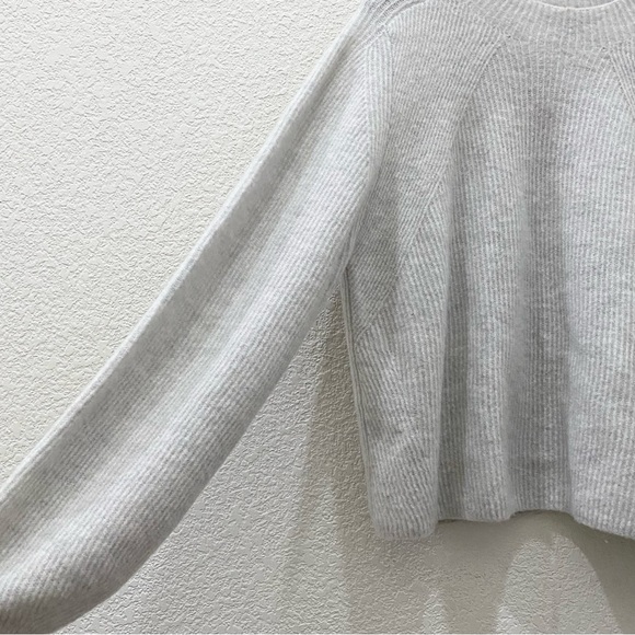 BANANA REPUBLIC 551630-02 Light Gray Cropped Ribbed Ballon Sleeve Sweater Size L - Picture 4 of 10